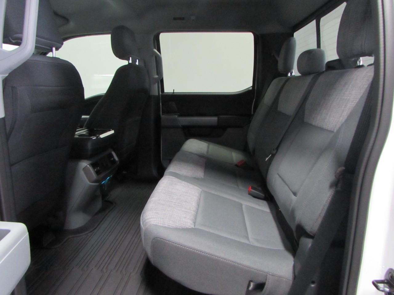 Ford F-150 Vehicle Full-screen Gallery Image 15