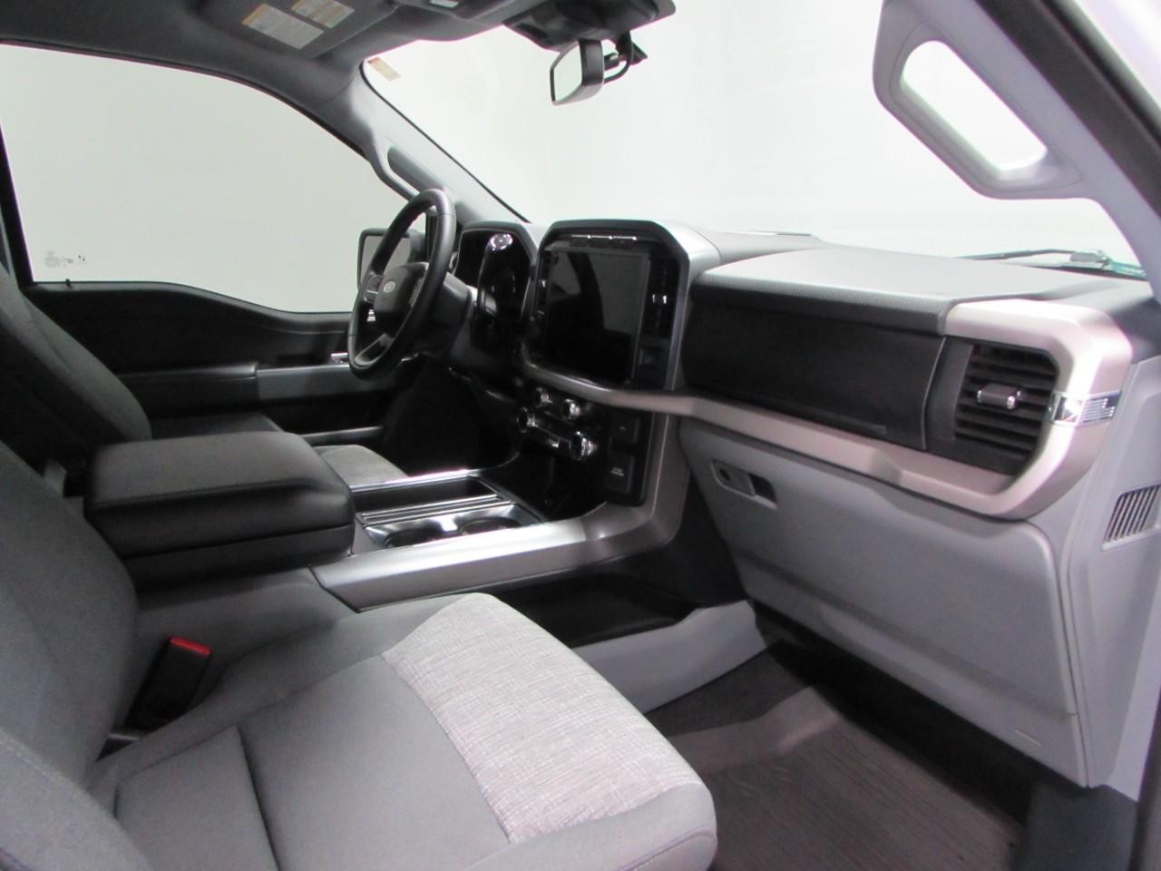 Ford F-150 Vehicle Full-screen Gallery Image 17