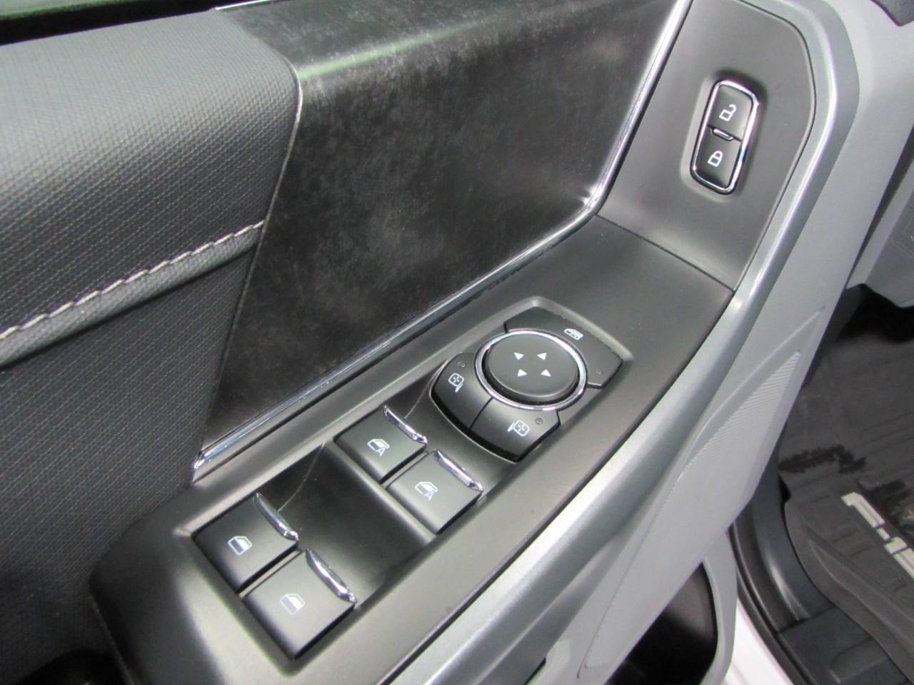 Ford F-150 Vehicle Full-screen Gallery Image 20