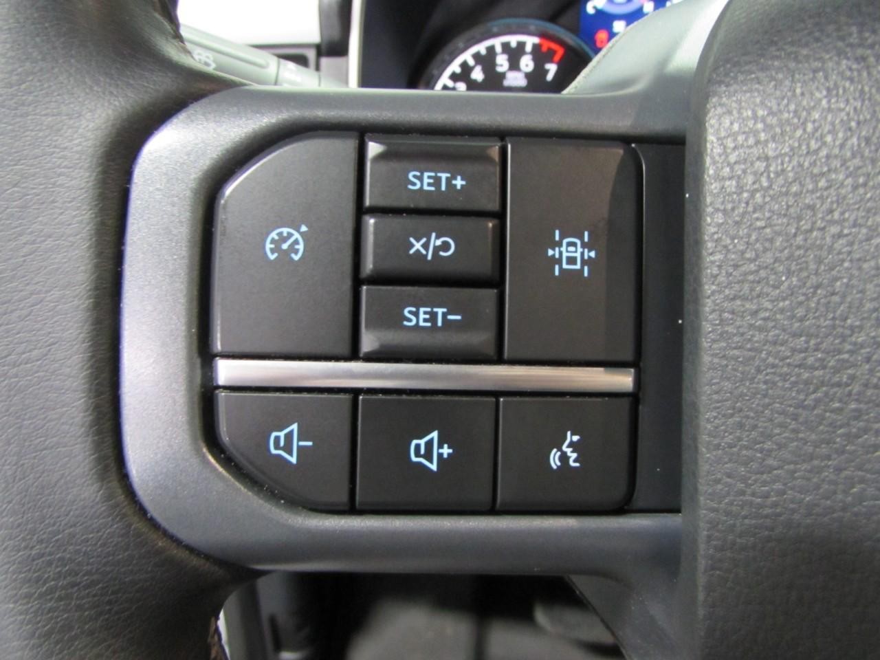 Ford F-150 Vehicle Full-screen Gallery Image 24