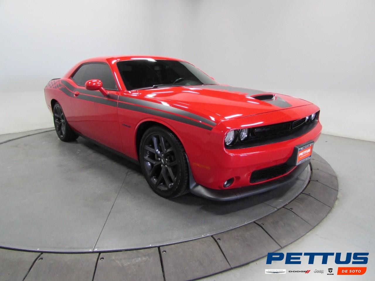 Dodge Challenger Vehicle Full-screen Gallery Image 01