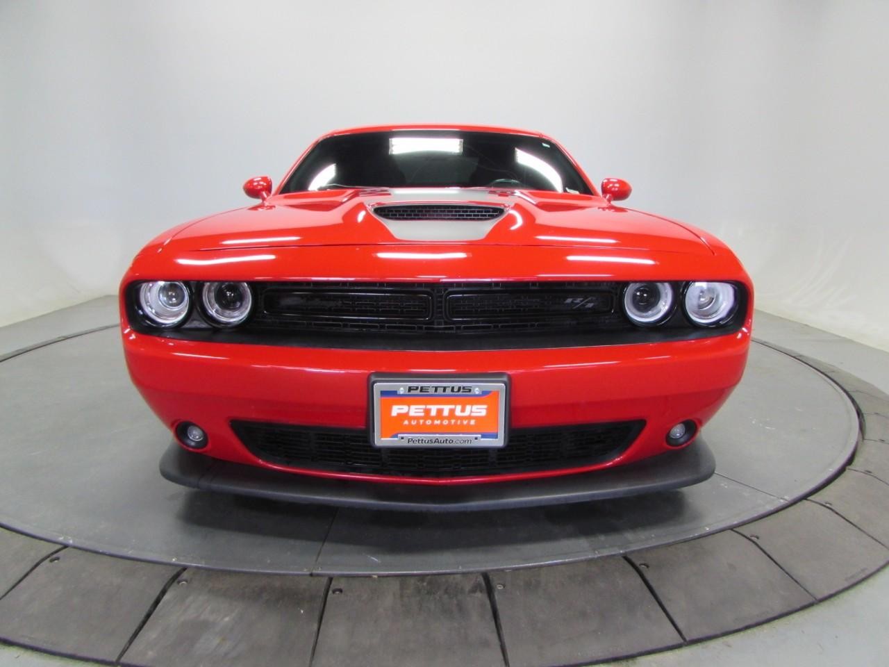 Dodge Challenger Vehicle Full-screen Gallery Image 02