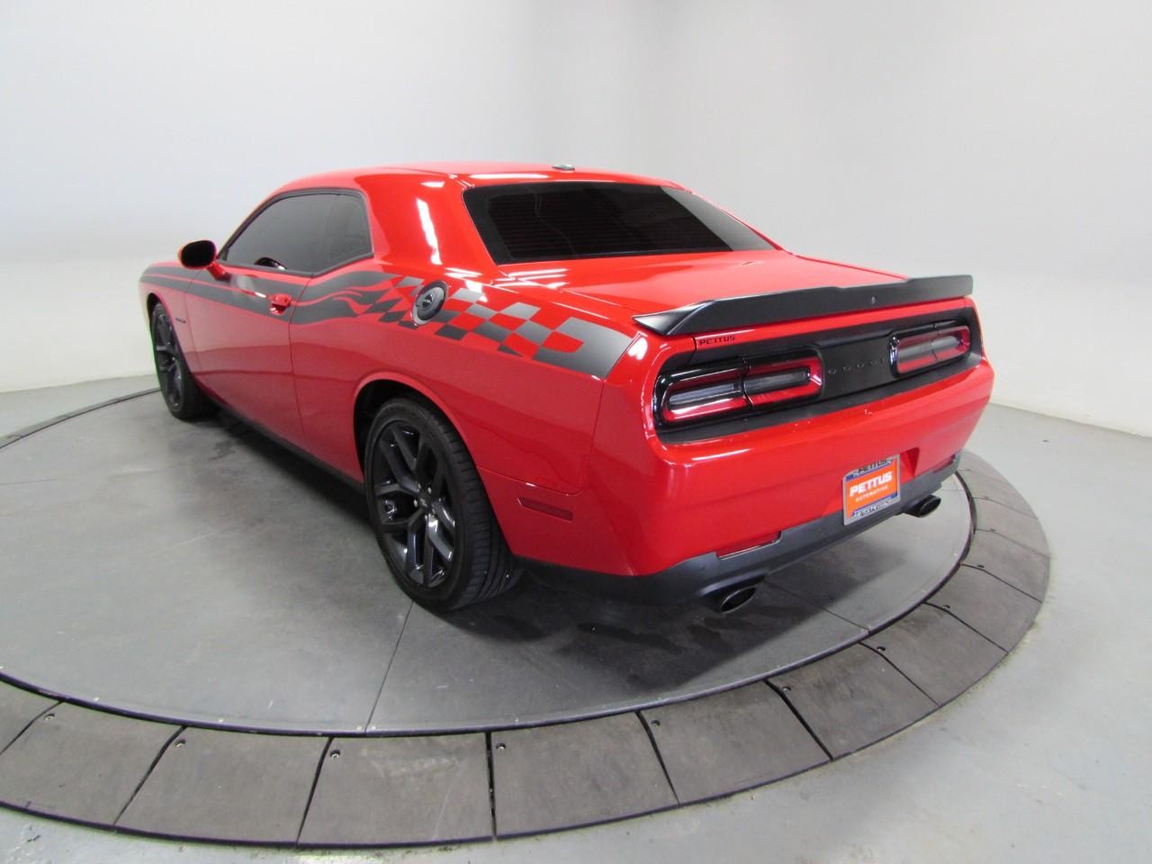 Dodge Challenger Vehicle Full-screen Gallery Image 05