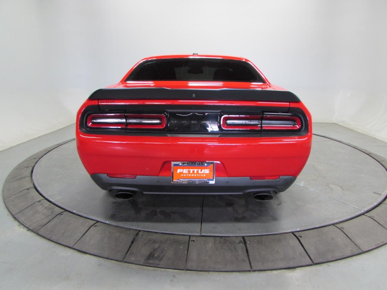 Dodge Challenger Vehicle Full-screen Gallery Image 06