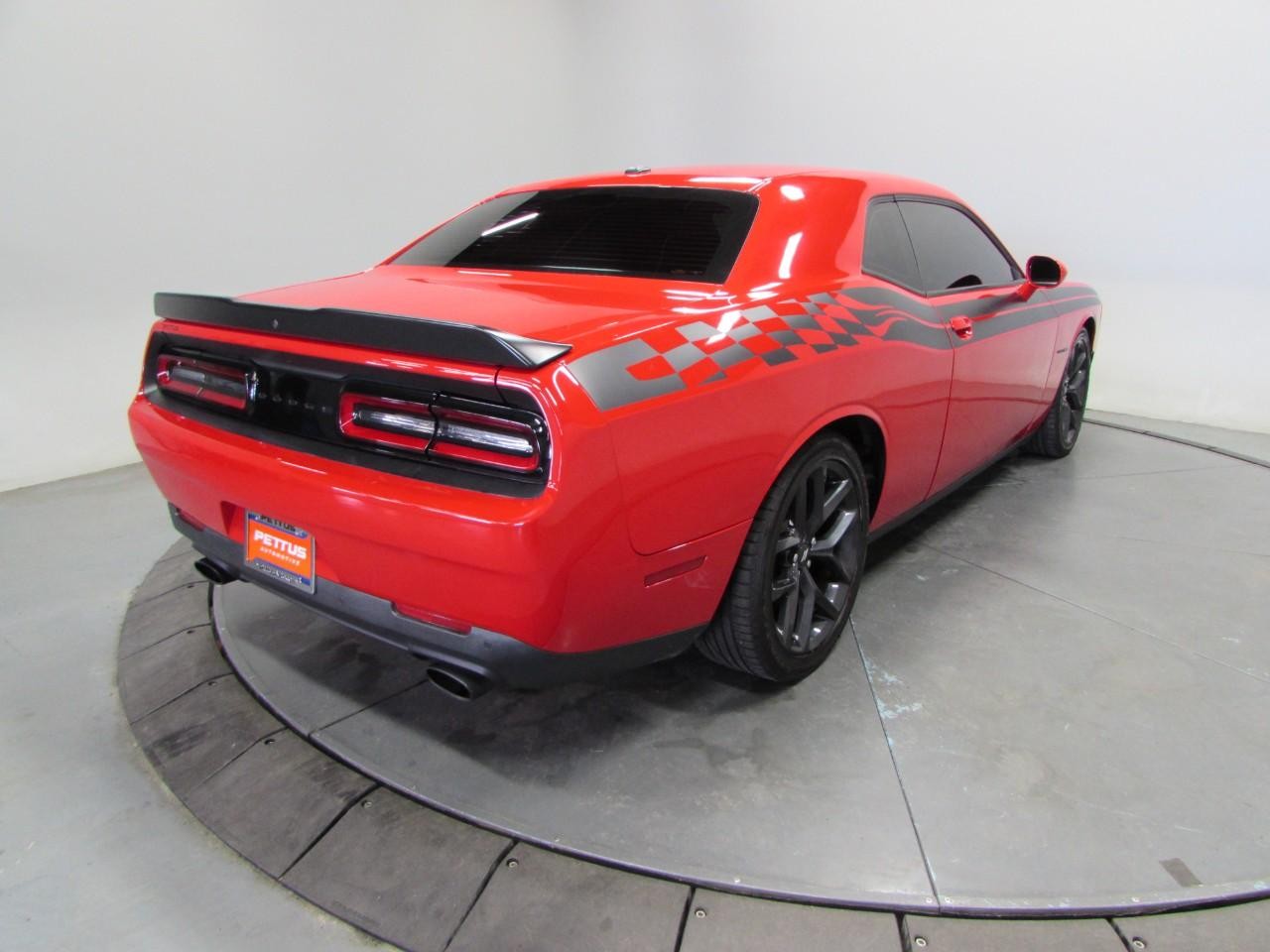 Dodge Challenger Vehicle Full-screen Gallery Image 07
