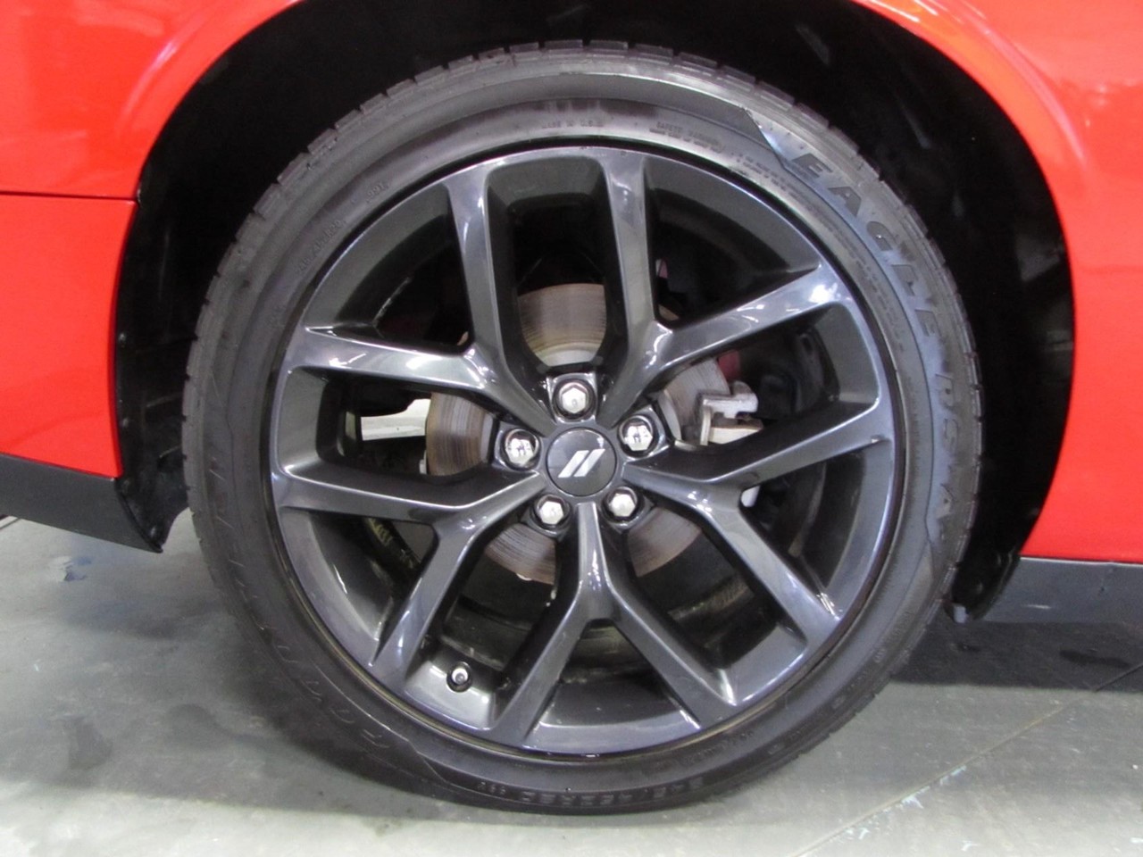 Dodge Challenger Vehicle Full-screen Gallery Image 09