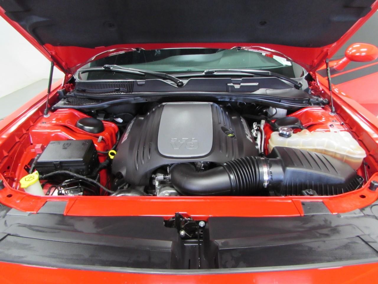 Dodge Challenger Vehicle Full-screen Gallery Image 10