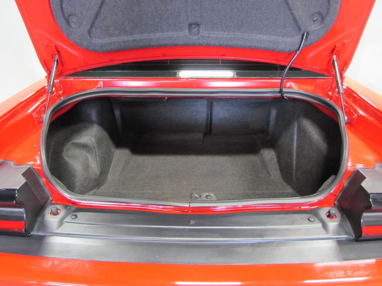 Dodge Challenger Vehicle Full-screen Gallery Image 11