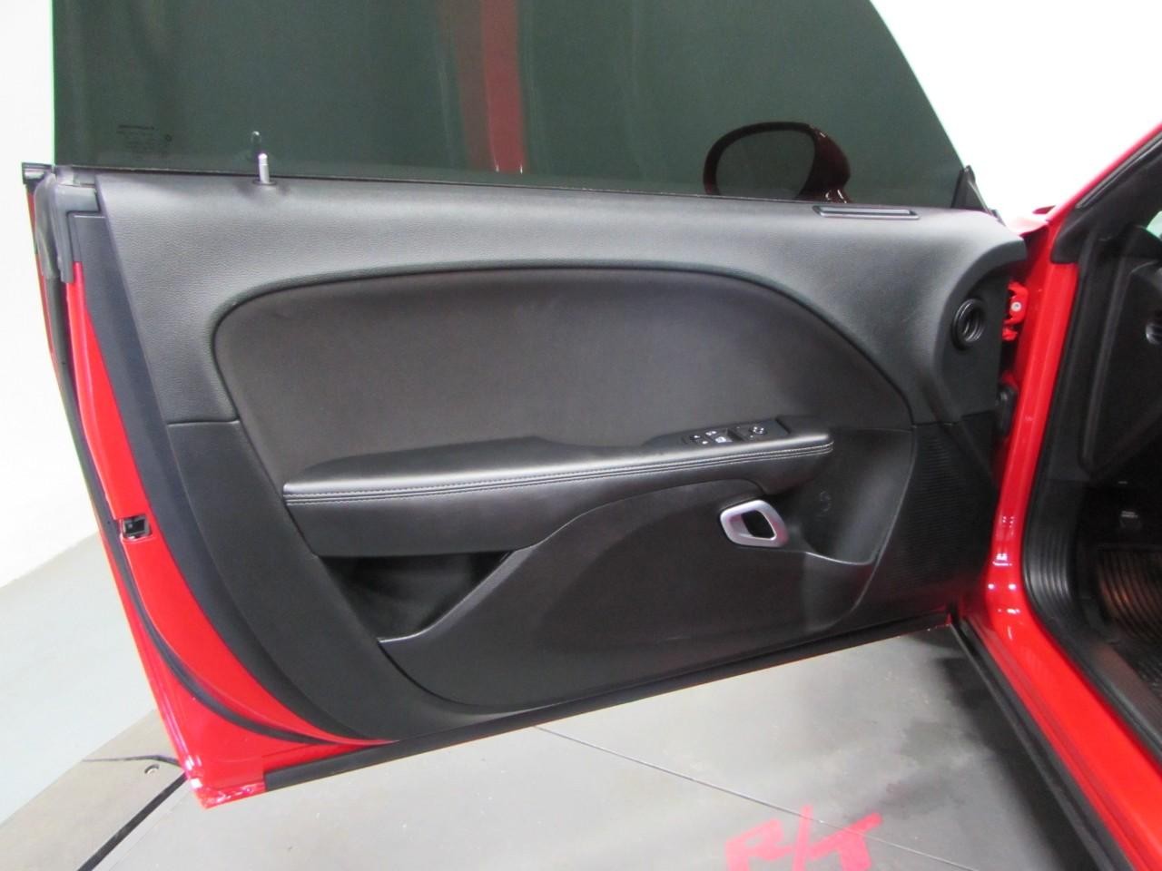 Dodge Challenger Vehicle Full-screen Gallery Image 12