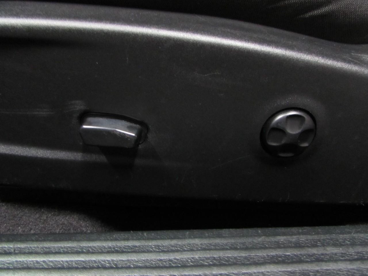 Dodge Challenger Vehicle Full-screen Gallery Image 19