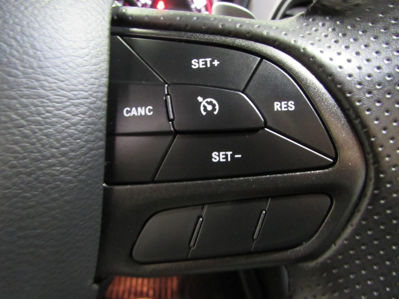 Dodge Challenger Vehicle Full-screen Gallery Image 23