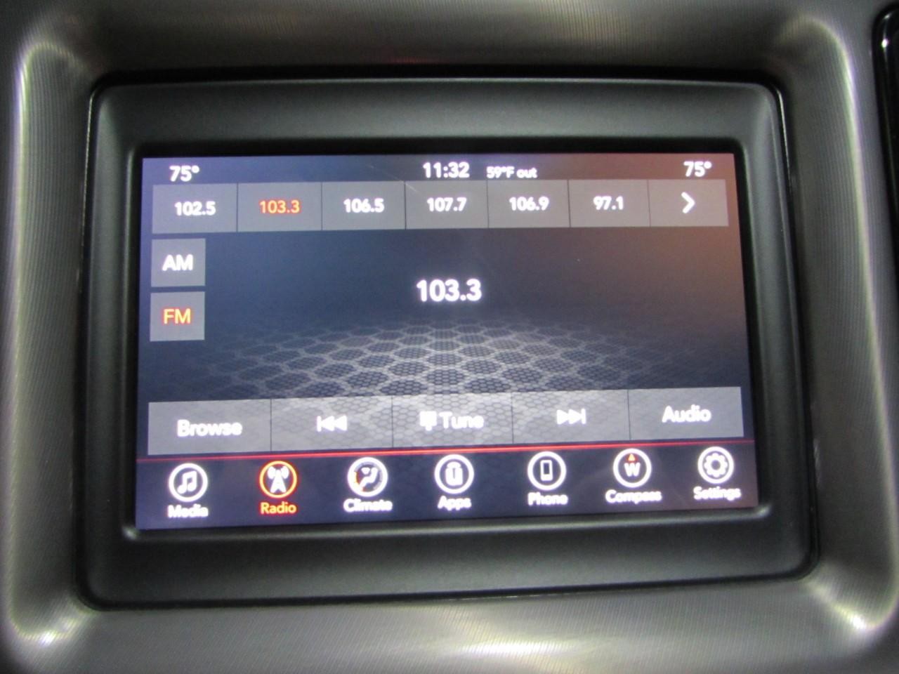 Dodge Challenger Vehicle Full-screen Gallery Image 26