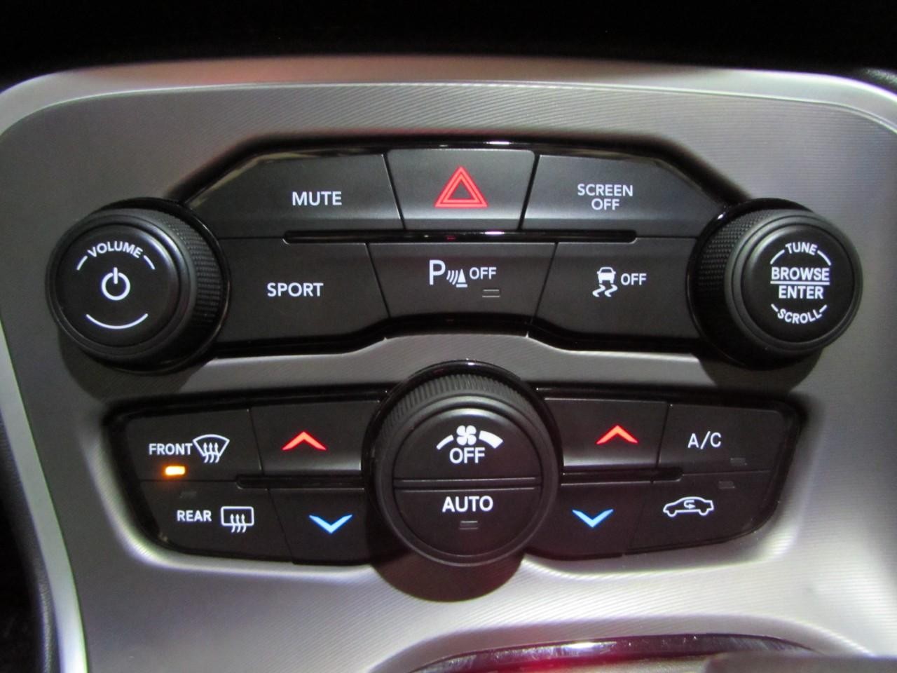 Dodge Challenger Vehicle Full-screen Gallery Image 28