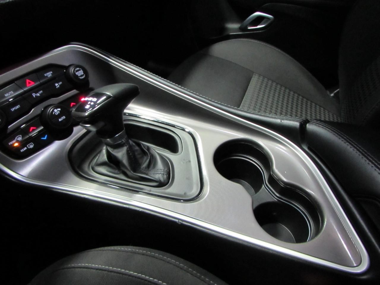 Dodge Challenger Vehicle Full-screen Gallery Image 29