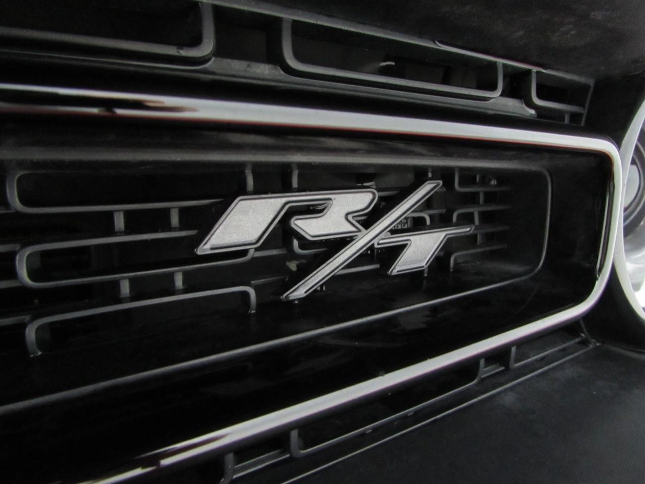 Dodge Challenger Vehicle Full-screen Gallery Image 31