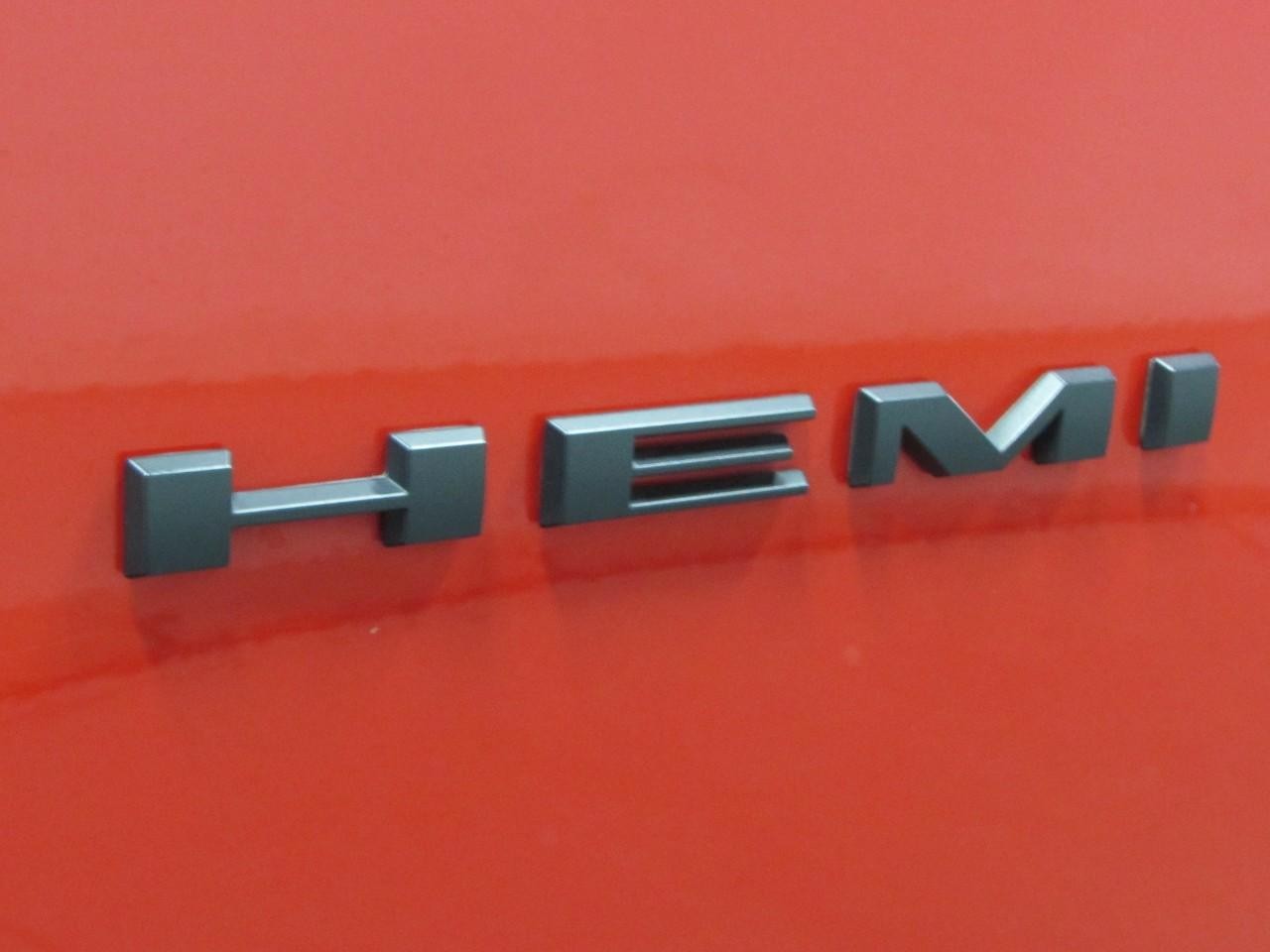 Dodge Challenger Vehicle Full-screen Gallery Image 32