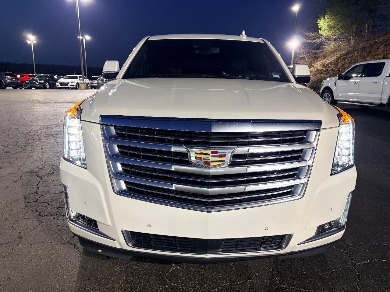 Cadillac Escalade Vehicle Full-screen Gallery Image 03