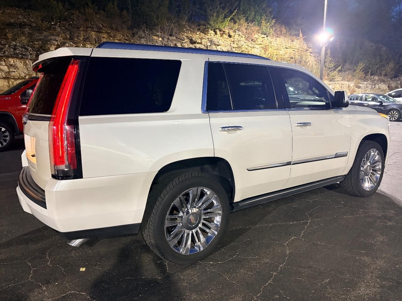 Cadillac Escalade Vehicle Full-screen Gallery Image 06