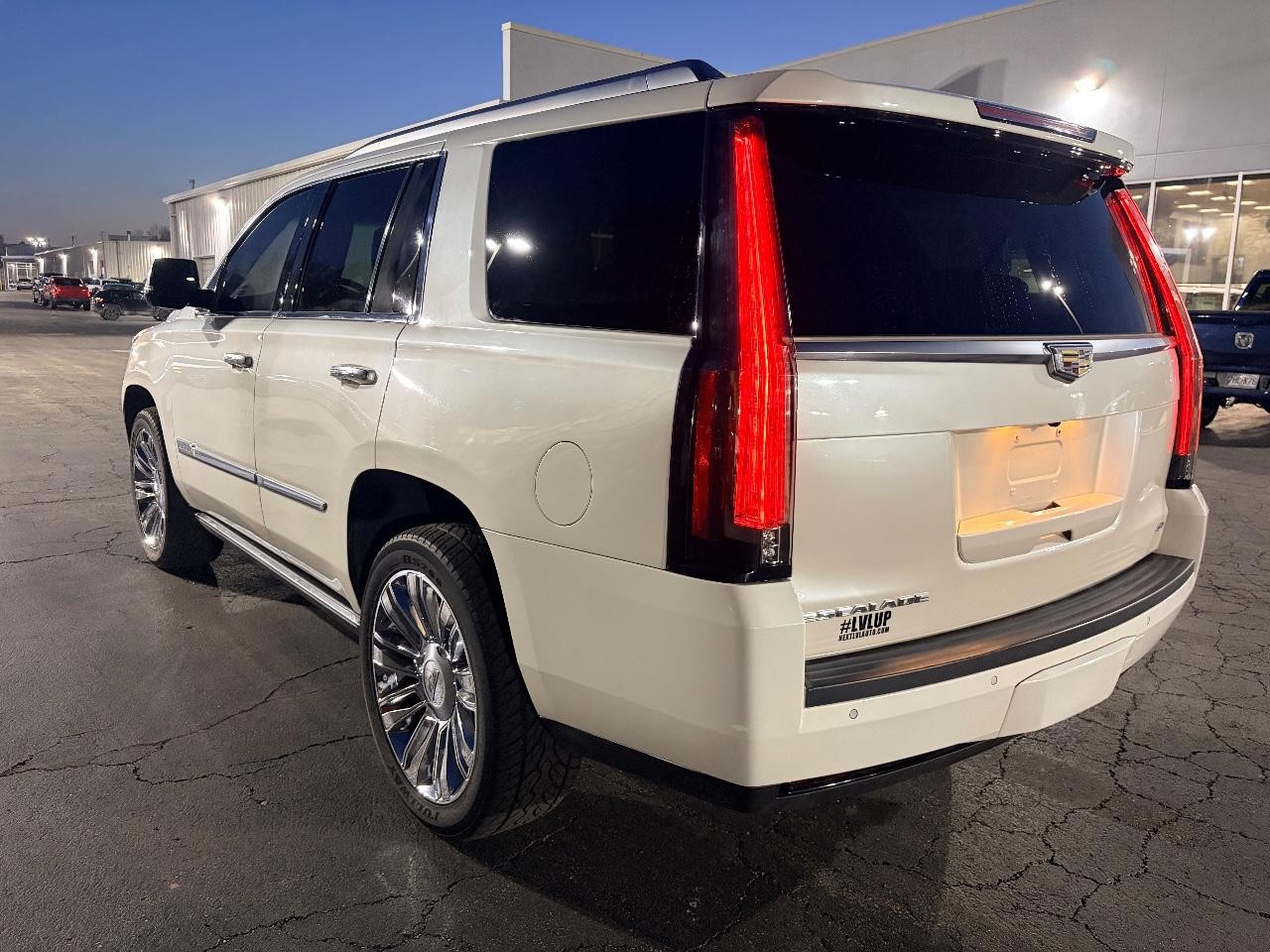 Cadillac Escalade Vehicle Full-screen Gallery Image 07