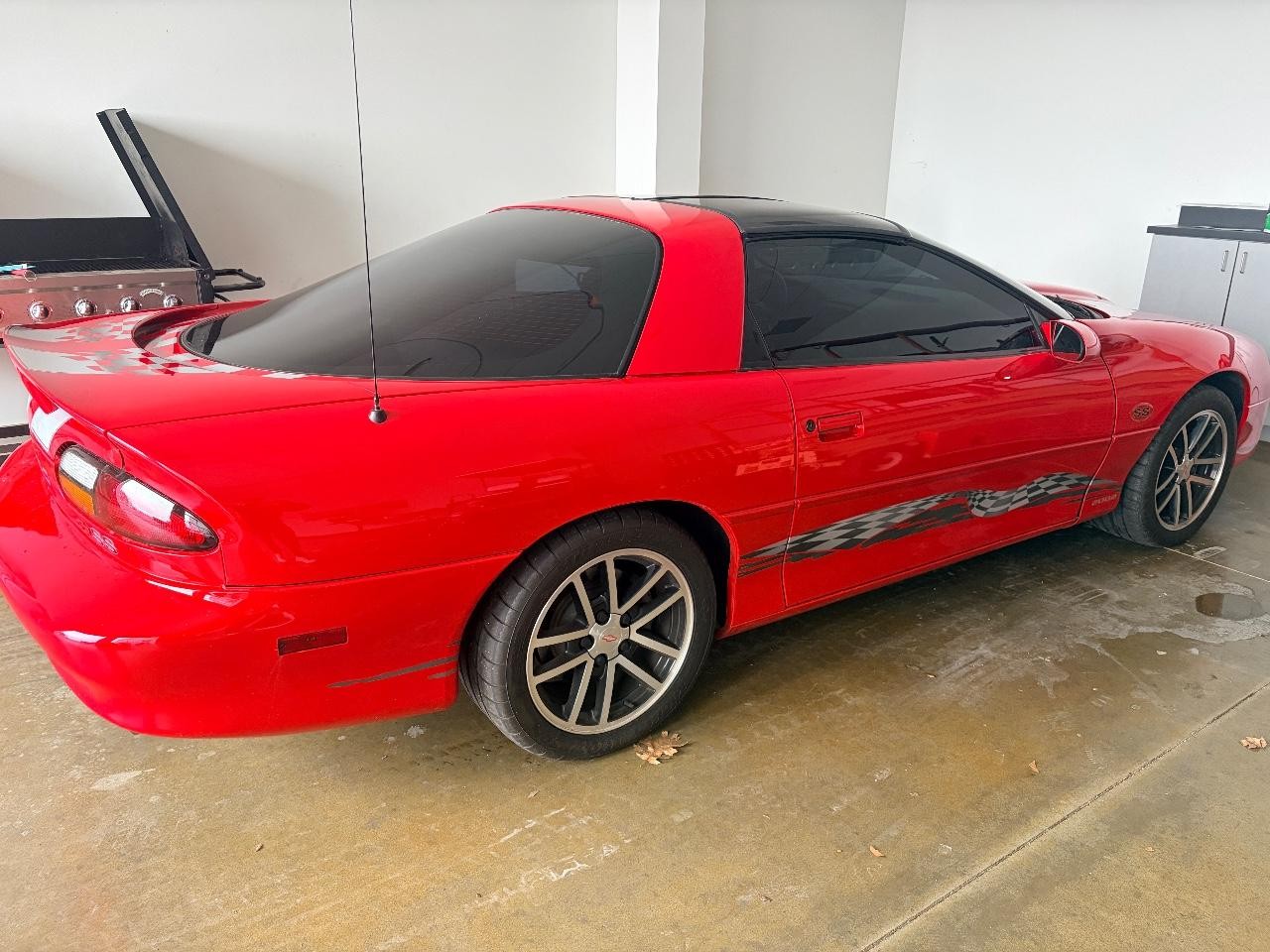 Chevrolet Camaro Vehicle Full-screen Gallery Image 02