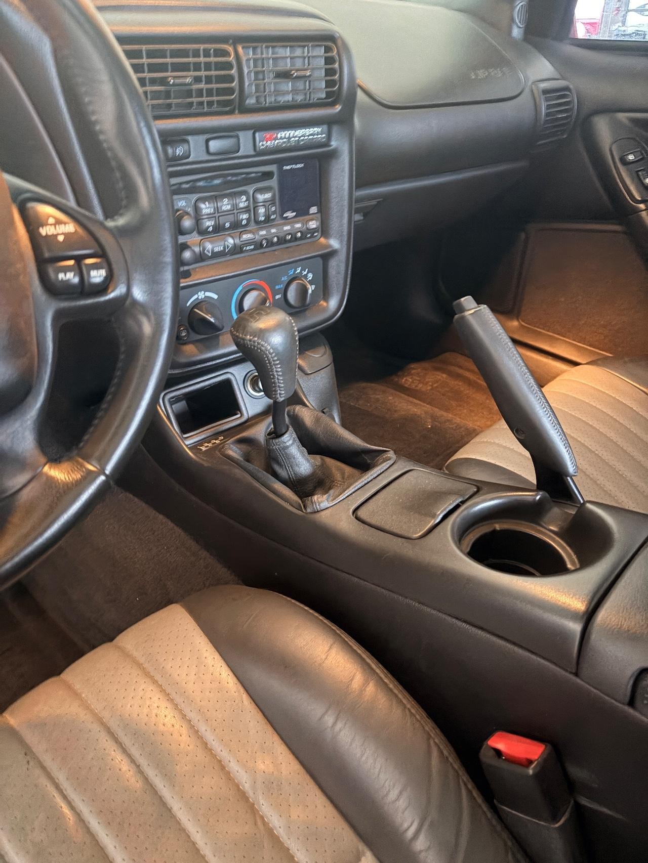 Chevrolet Camaro Vehicle Full-screen Gallery Image 06