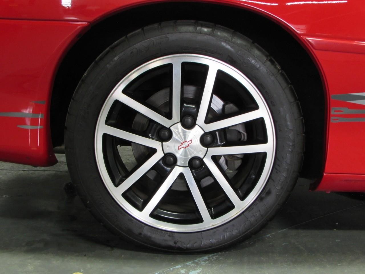 Chevrolet Camaro Vehicle Full-screen Gallery Image 09