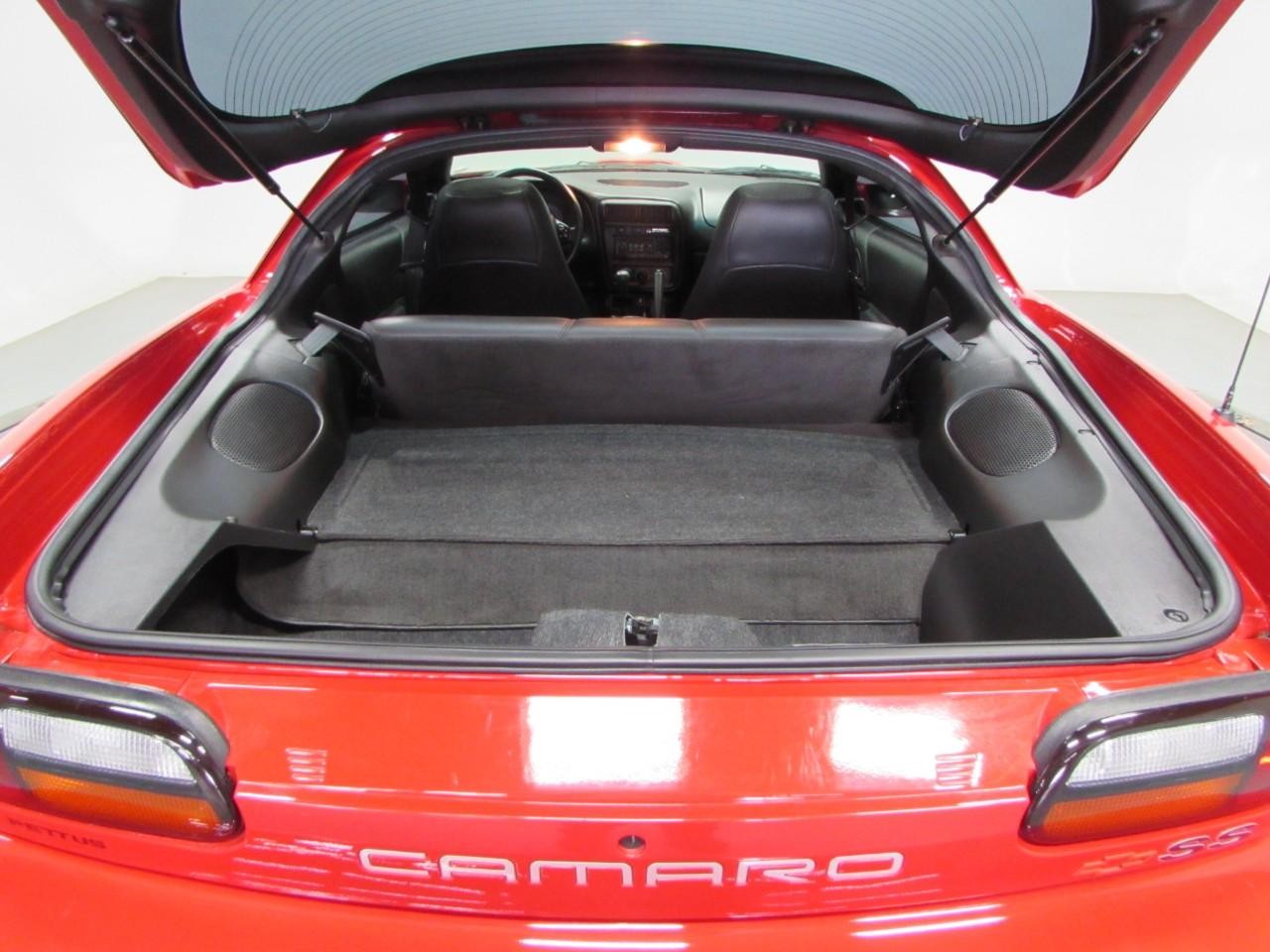 Chevrolet Camaro Vehicle Full-screen Gallery Image 11