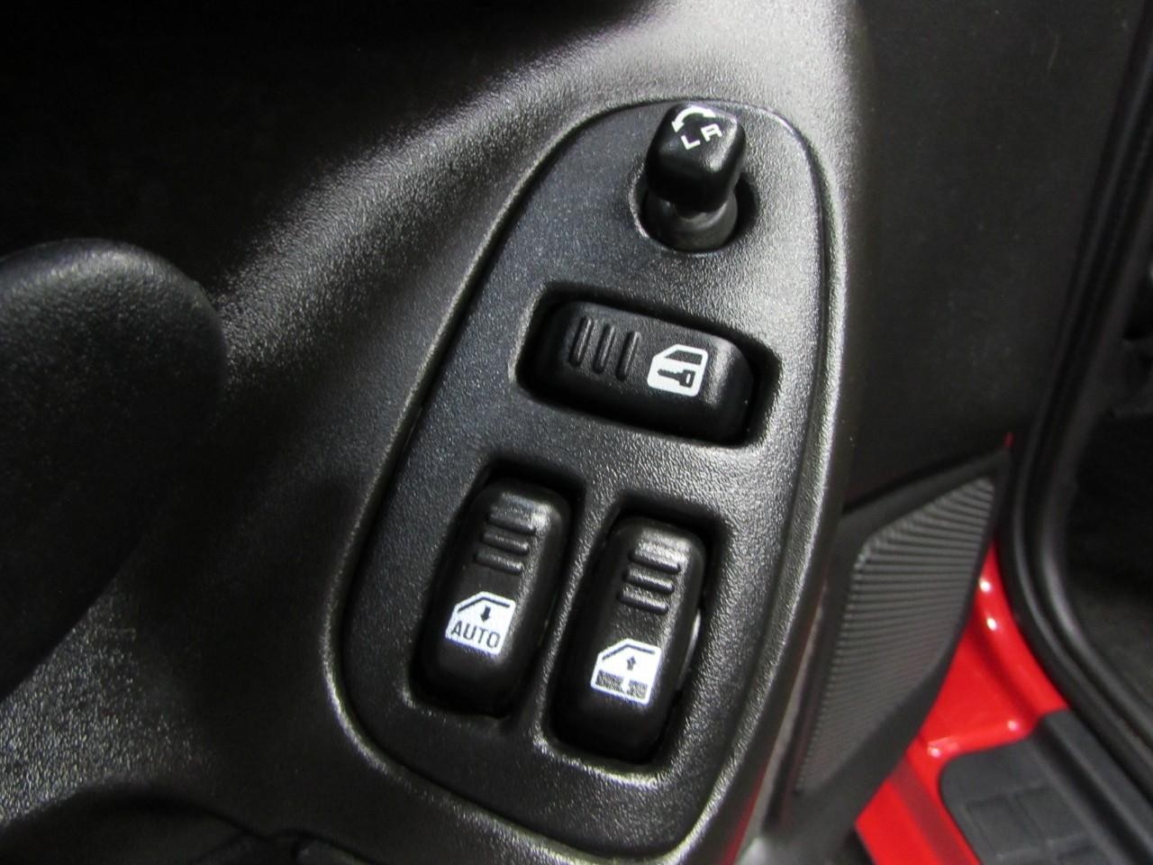 Chevrolet Camaro Vehicle Full-screen Gallery Image 18