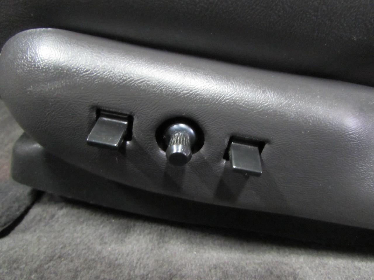 Chevrolet Camaro Vehicle Full-screen Gallery Image 19