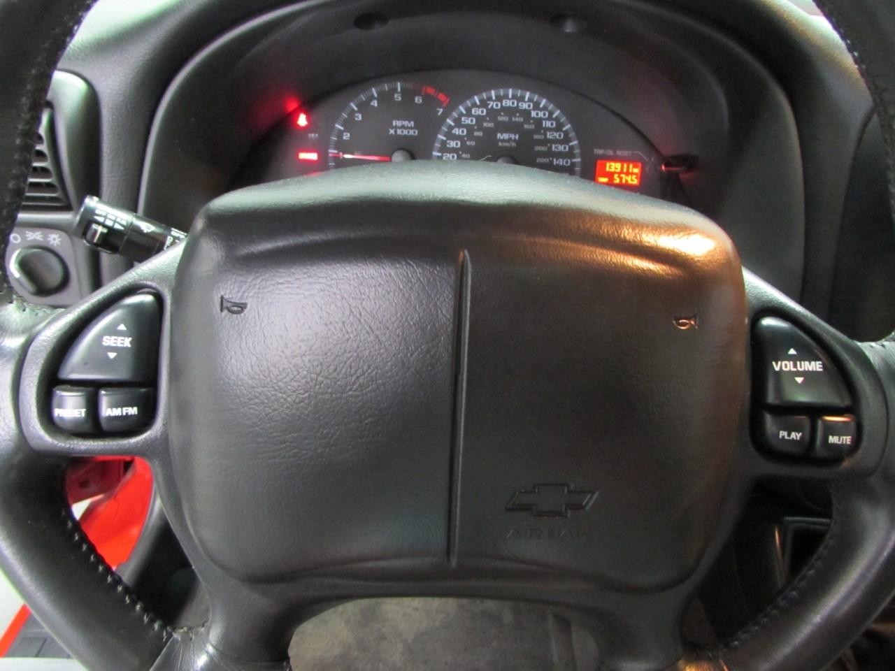 Chevrolet Camaro Vehicle Full-screen Gallery Image 21