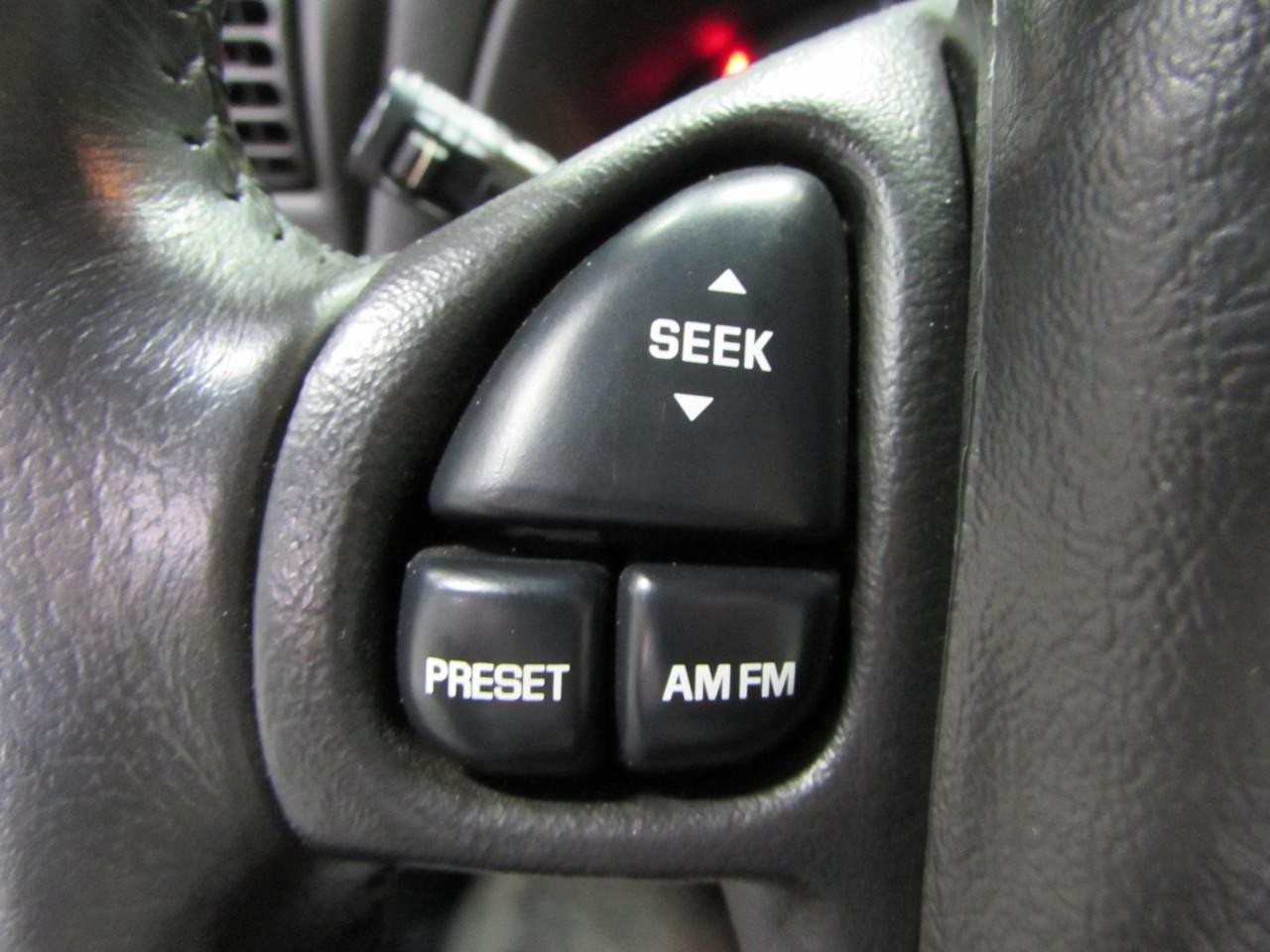 Chevrolet Camaro Vehicle Full-screen Gallery Image 22