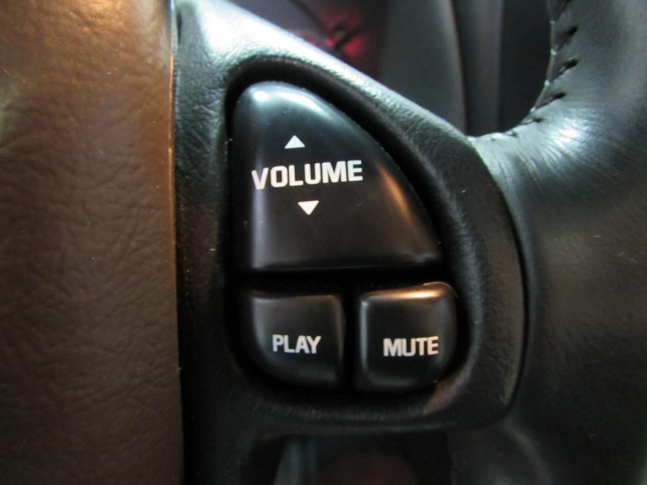 Chevrolet Camaro Vehicle Full-screen Gallery Image 23