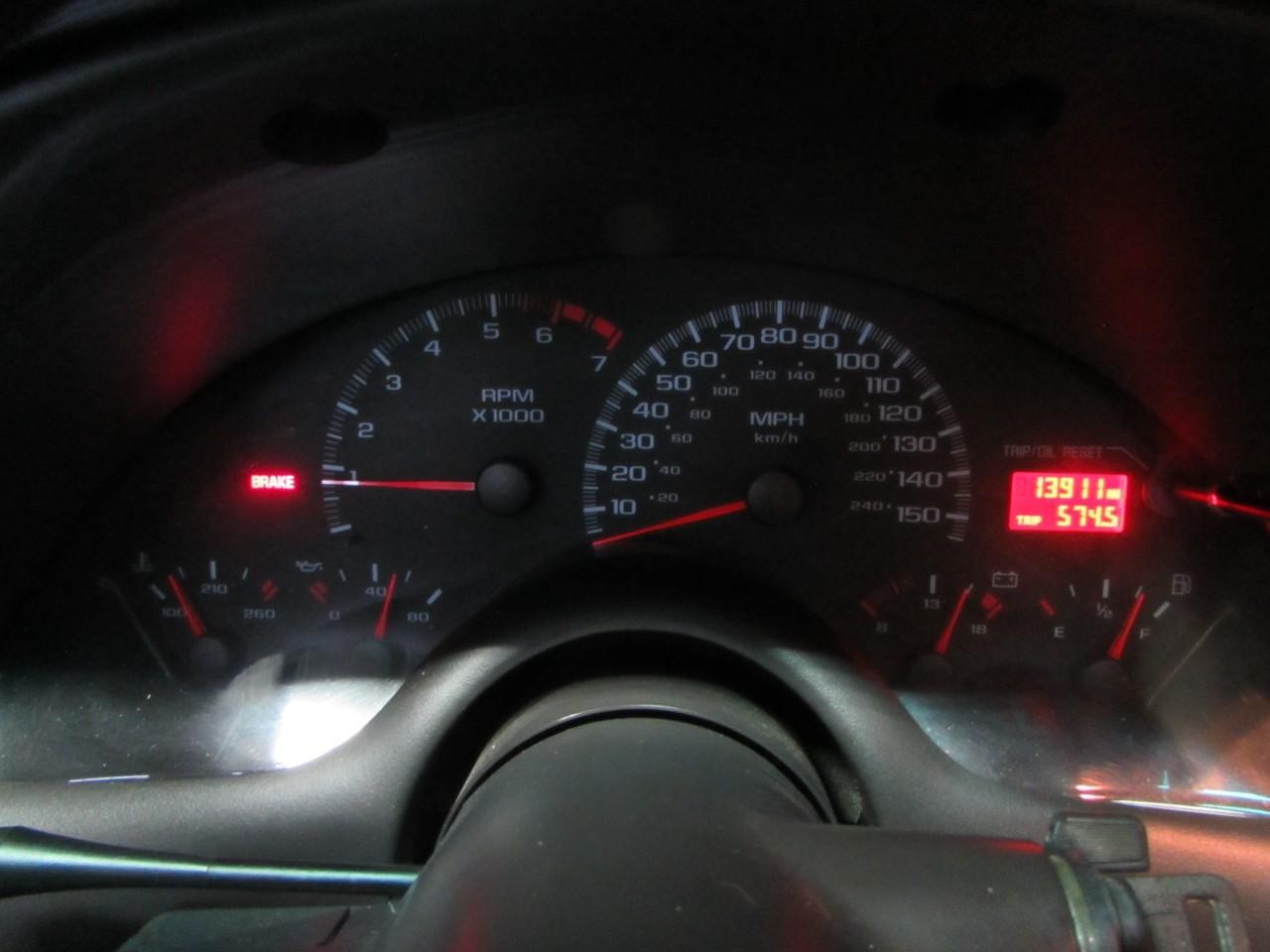 Chevrolet Camaro Vehicle Full-screen Gallery Image 24