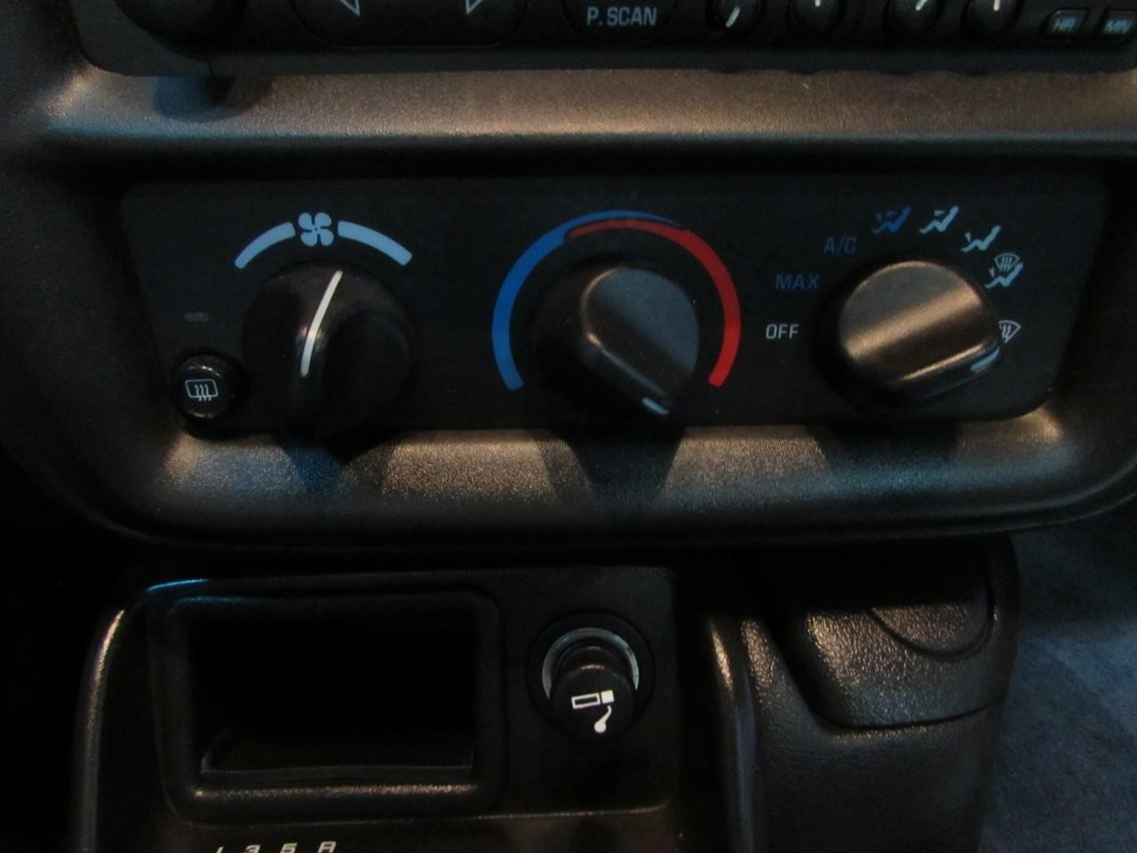 Chevrolet Camaro Vehicle Full-screen Gallery Image 26