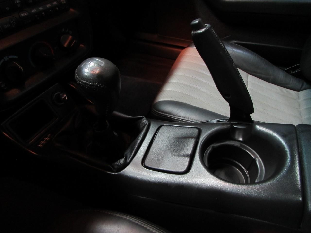 Chevrolet Camaro Vehicle Full-screen Gallery Image 27