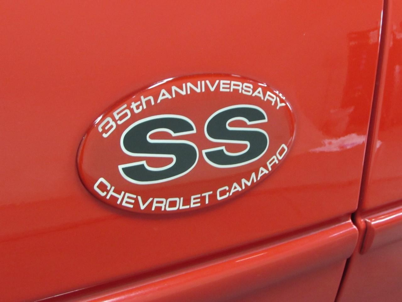 Chevrolet Camaro Vehicle Full-screen Gallery Image 30