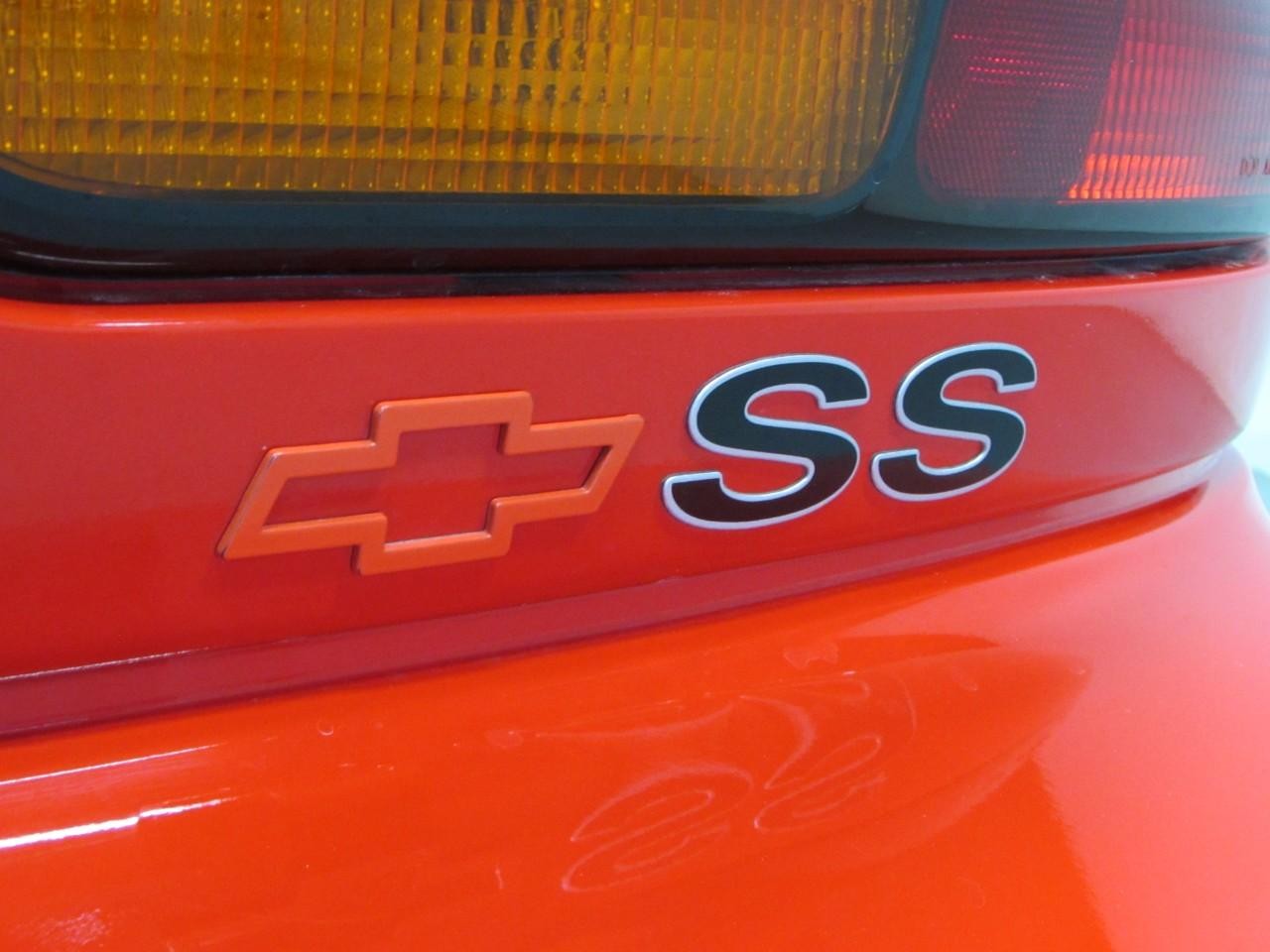 Chevrolet Camaro Vehicle Full-screen Gallery Image 32