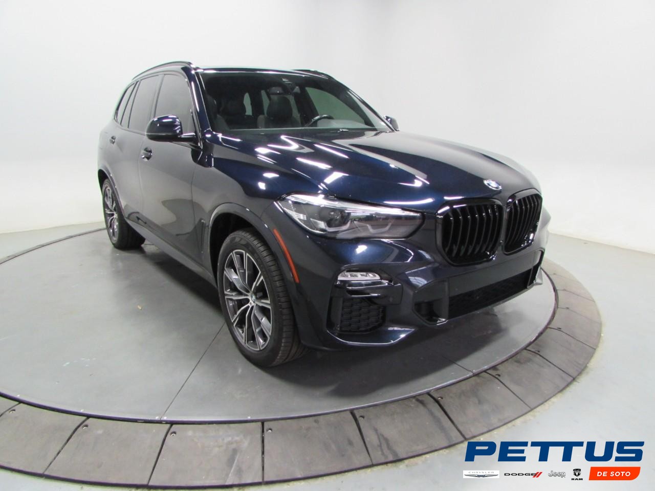 BMW X5 Vehicle Full-screen Gallery Image 01