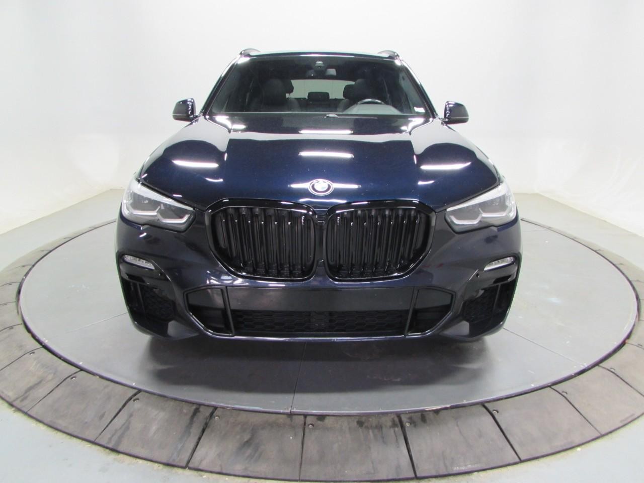 BMW X5 Vehicle Full-screen Gallery Image 02