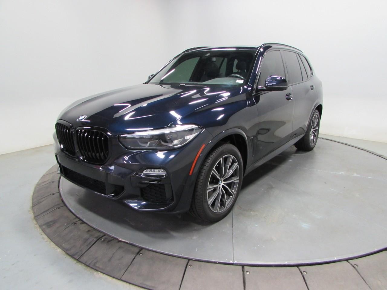 BMW X5 Vehicle Full-screen Gallery Image 03