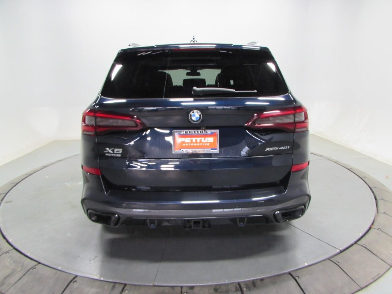 BMW X5 Vehicle Full-screen Gallery Image 06