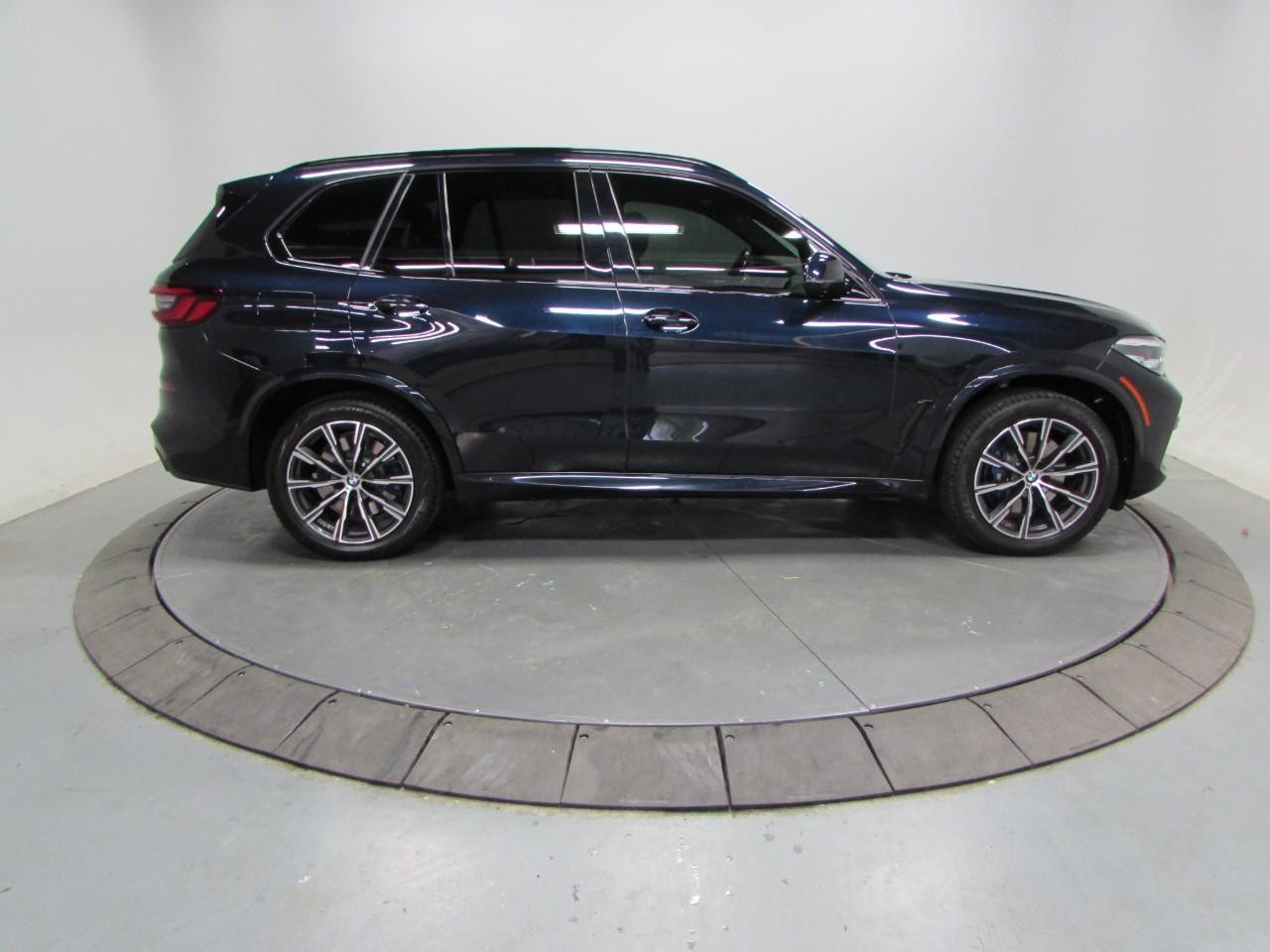 BMW X5 Vehicle Full-screen Gallery Image 08