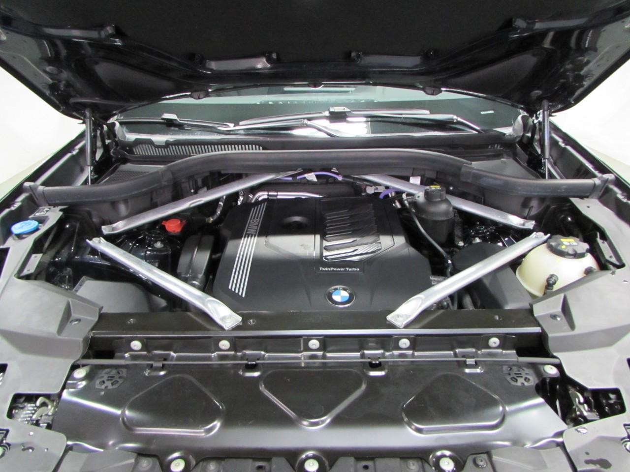 BMW X5 Vehicle Full-screen Gallery Image 10