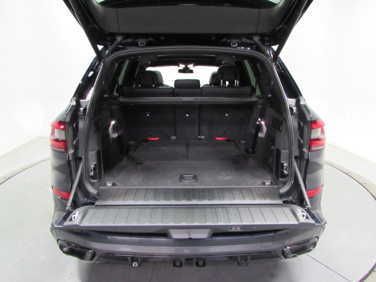 BMW X5 Vehicle Full-screen Gallery Image 11