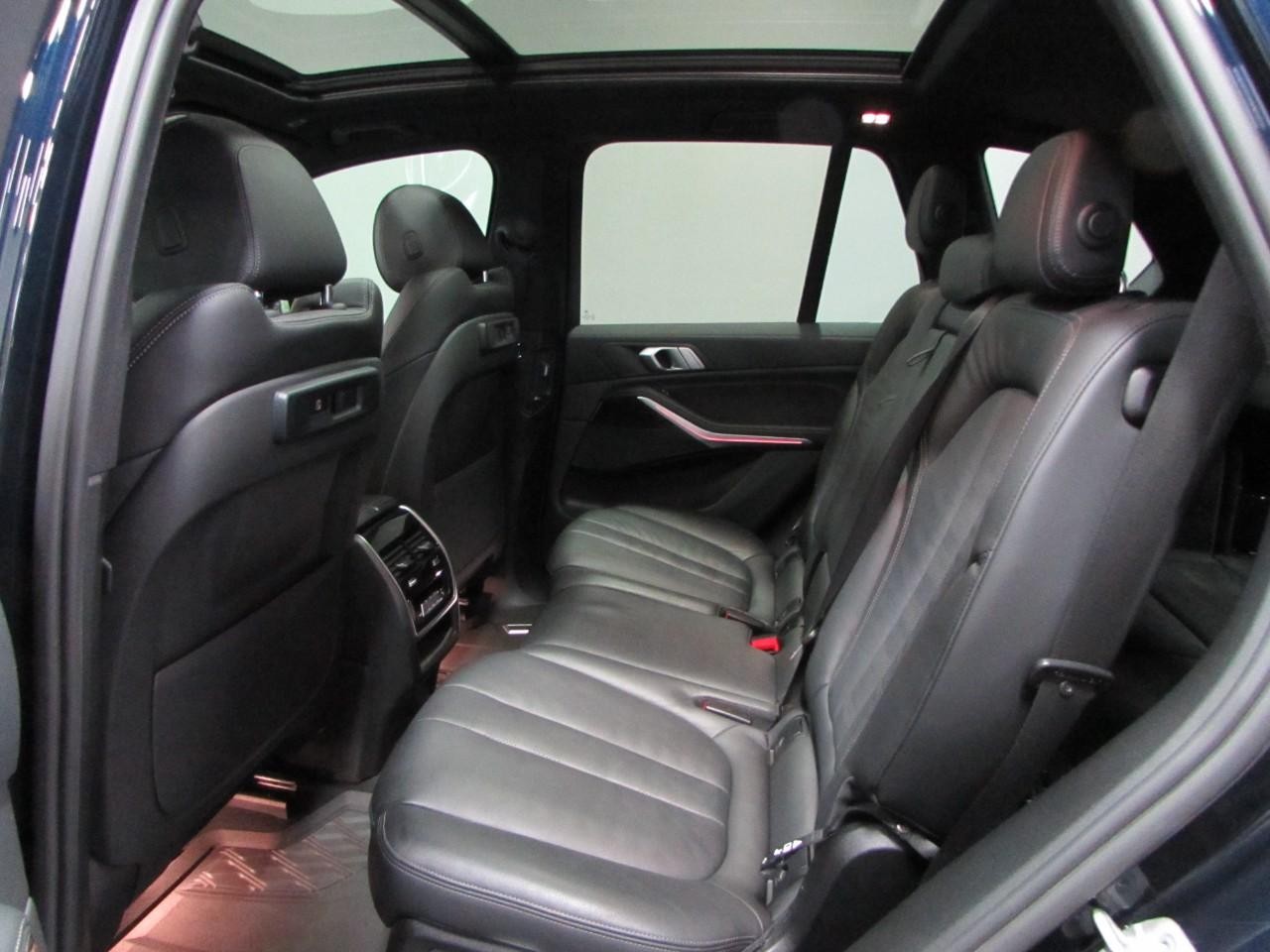 BMW X5 Vehicle Full-screen Gallery Image 15