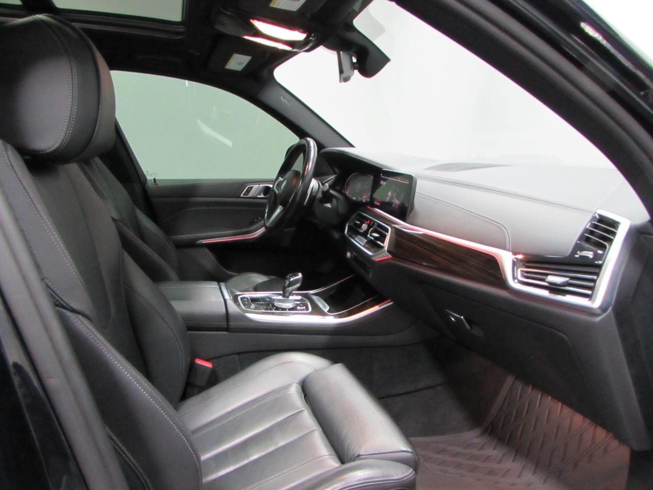 BMW X5 Vehicle Full-screen Gallery Image 17