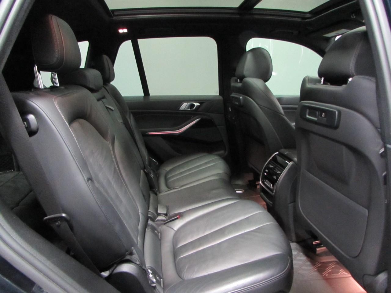 BMW X5 Vehicle Full-screen Gallery Image 19