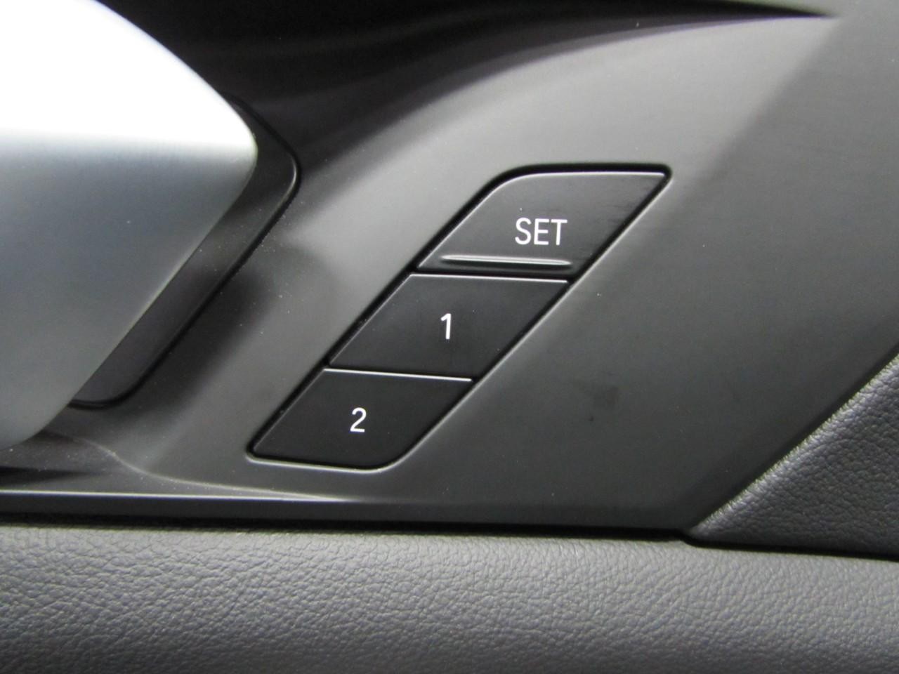 BMW X5 Vehicle Full-screen Gallery Image 21