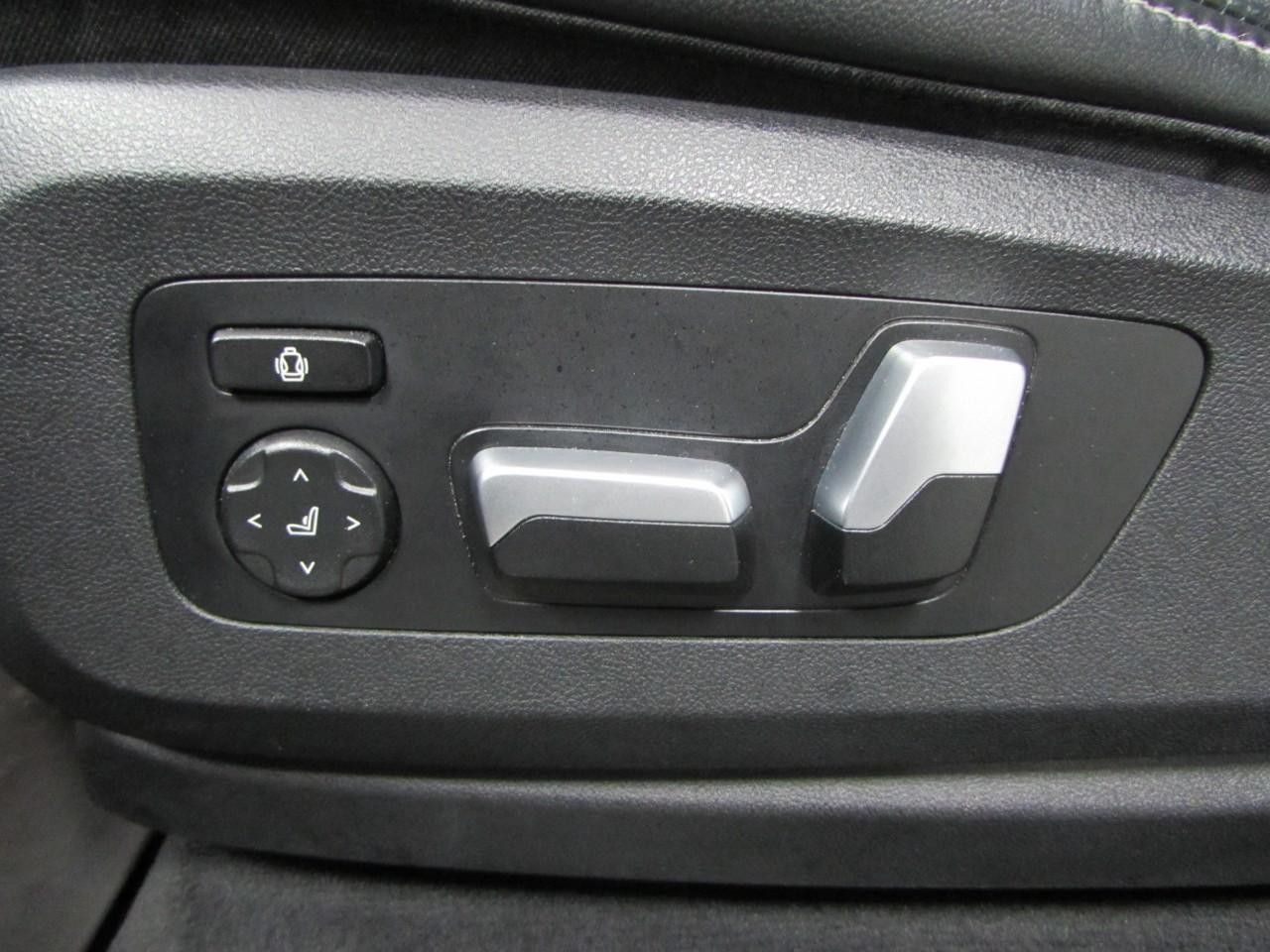 BMW X5 Vehicle Full-screen Gallery Image 22