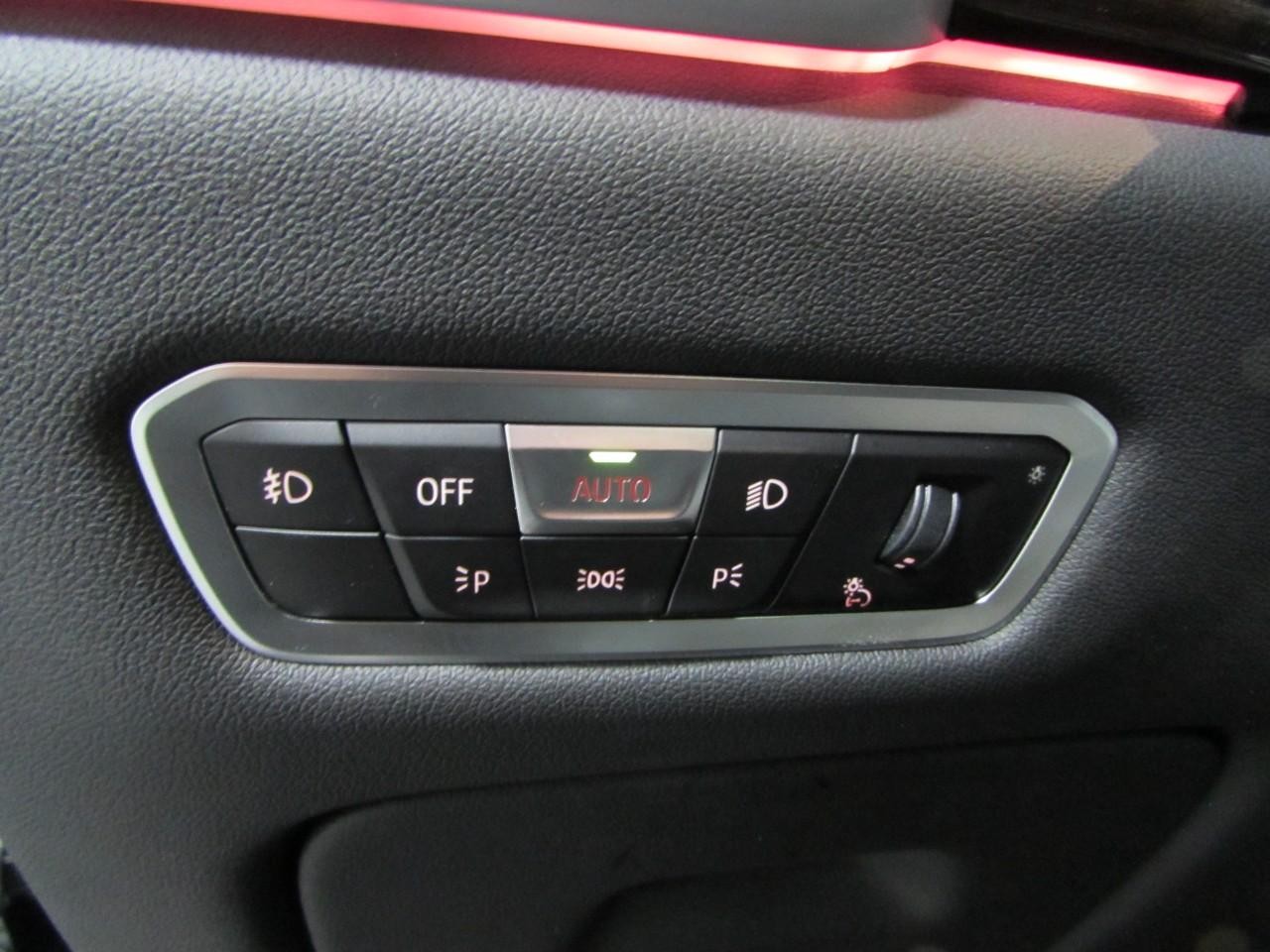 BMW X5 Vehicle Full-screen Gallery Image 23